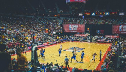 开云体育APP下载-爱德华兹在焦点战证明自己，掘金硬仗取胜上海队