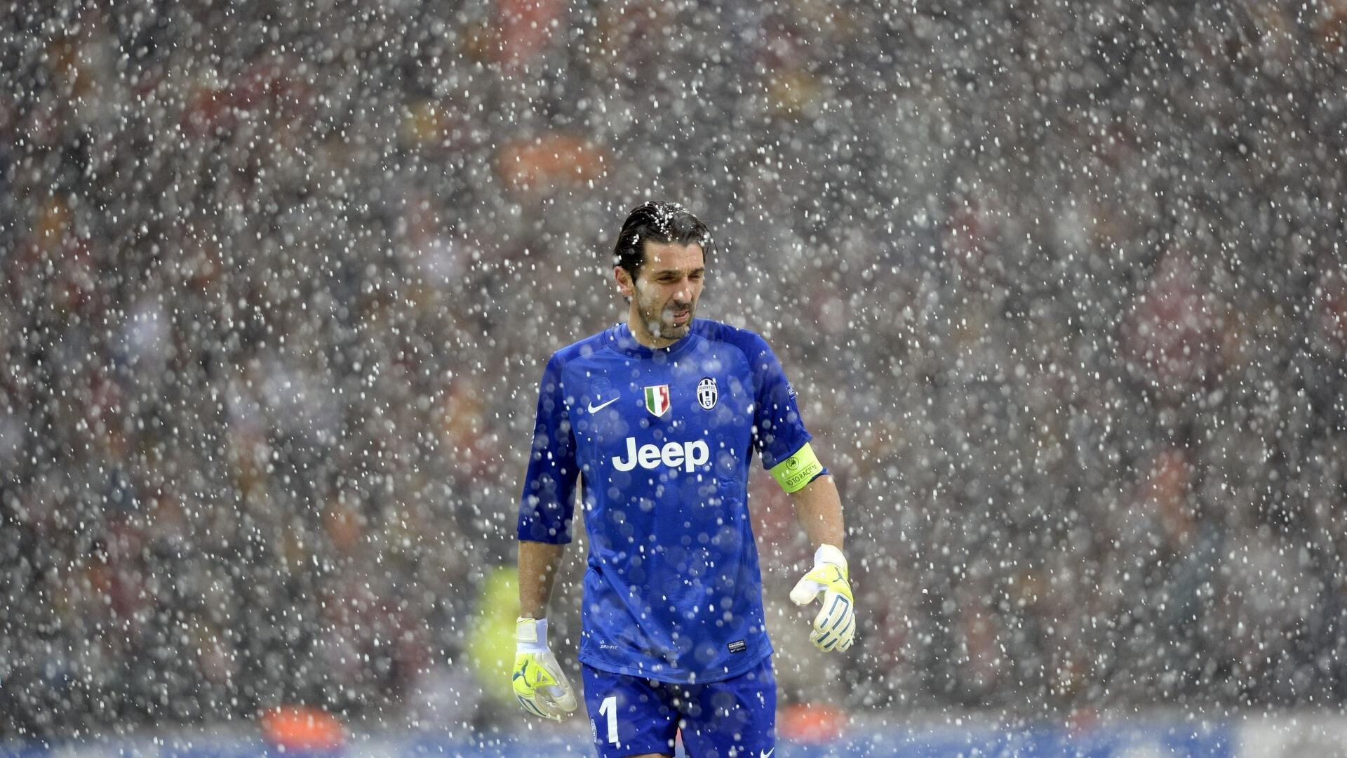 太阳冲垮勇士，米切尔贡献制胜表现